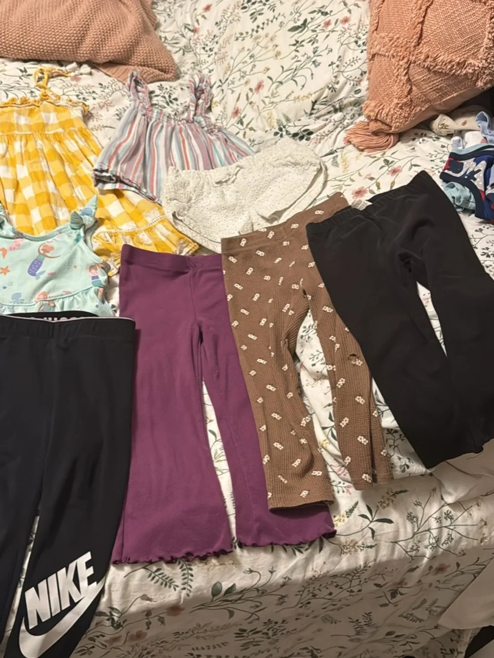 Girls clothing bundle 4T - Picture 5 of 5